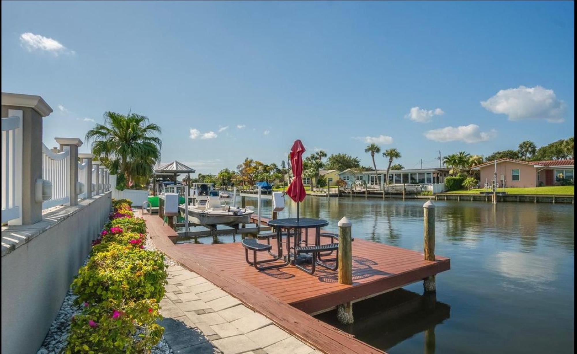 Dolphin Cove In Cocoa Beach Fl Exterior foto